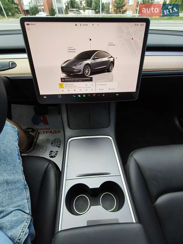 Седан Tesla Model 3 2022 в Почаеве
