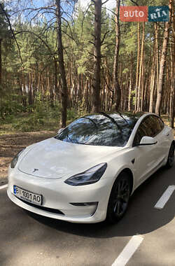 Седан Tesla Model 3 2022 в 