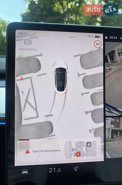 Седан Tesla Model 3 2022 в 