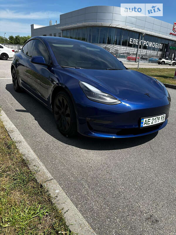 Седан Tesla Model 3 2022 в Днепре