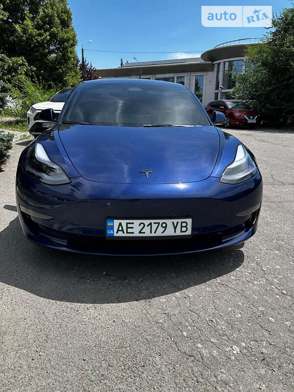 Седан Tesla Model 3 2022 в Днепре