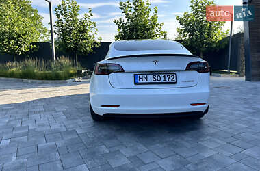 Седан Tesla Model 3 2023 в 