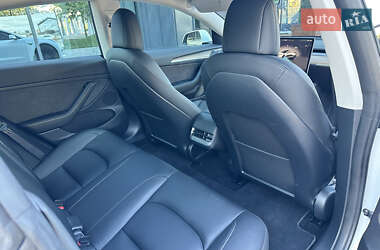 Седан Tesla Model 3 2023 в 