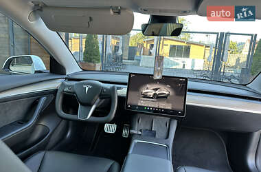 Седан Tesla Model 3 2023 в 