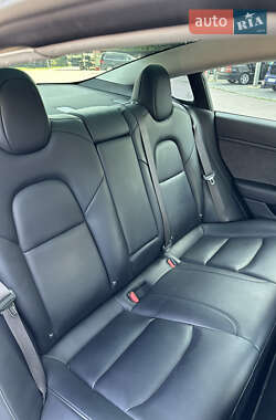 Седан Tesla Model 3 2018 в Ровно