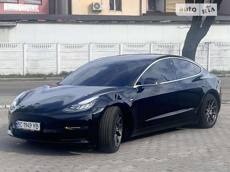 Седан Tesla Model 3 2018 в Шептицькому