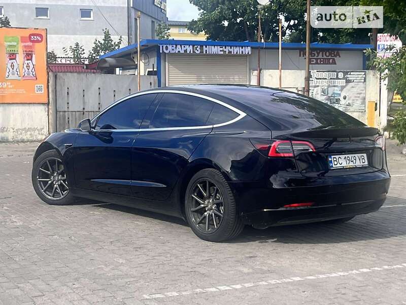 Седан Tesla Model 3 2018 в Шептицькому