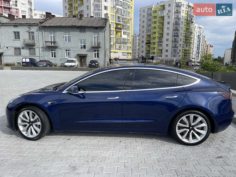 Седан Tesla Model 3 2018 в Львові