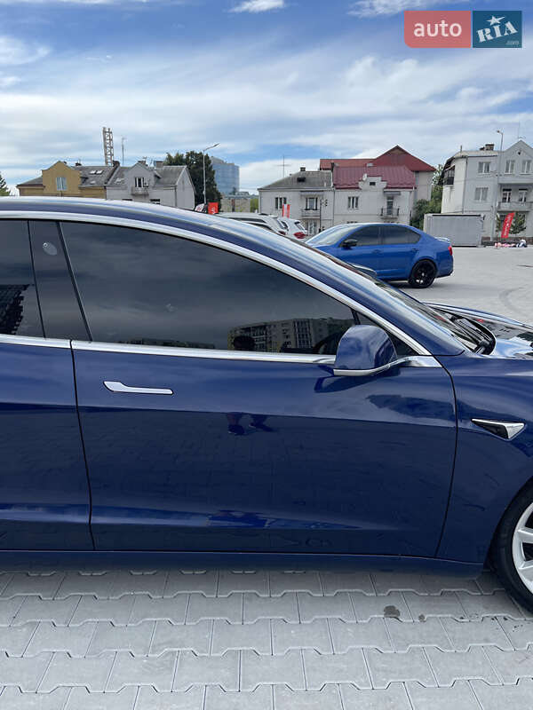 Седан Tesla Model 3 2018 в Львові