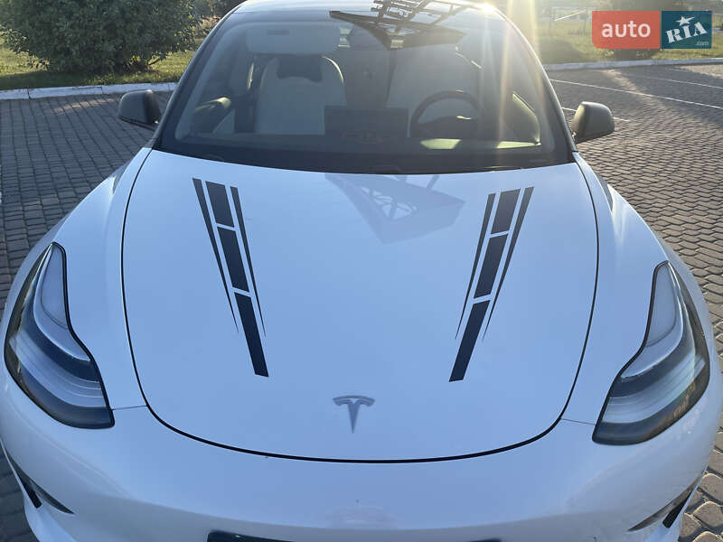 Седан Tesla Model 3 2019 в Львове