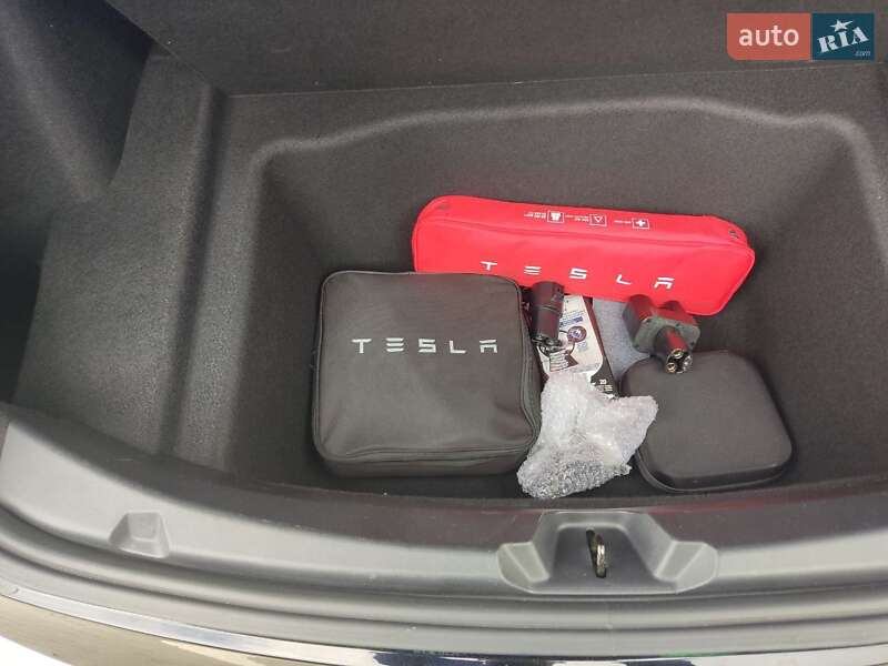 Седан Tesla Model 3 2020 в Ірпені