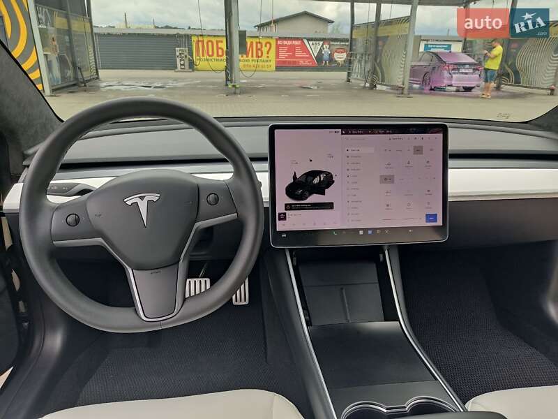 Седан Tesla Model 3 2020 в Ірпені