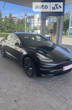 Седан Tesla Model 3 2019 в Чернівцях