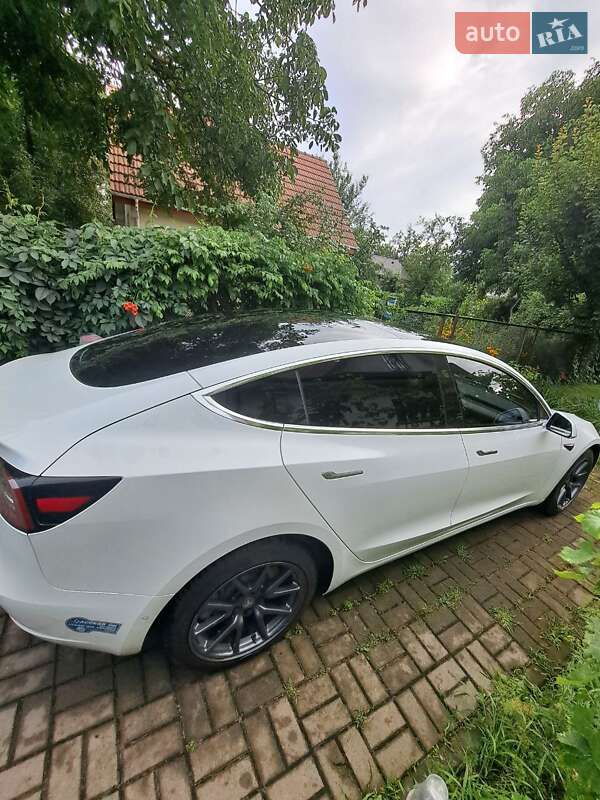 Седан Tesla Model 3 2020 в Киеве