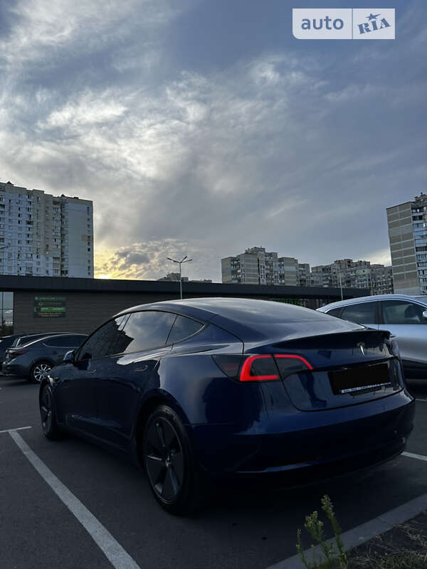Седан Tesla Model 3 2021 в Киеве