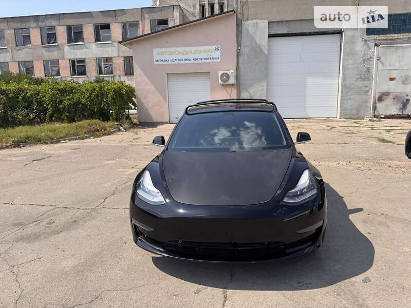 Седан Tesla Model 3 2018 в Николаеве