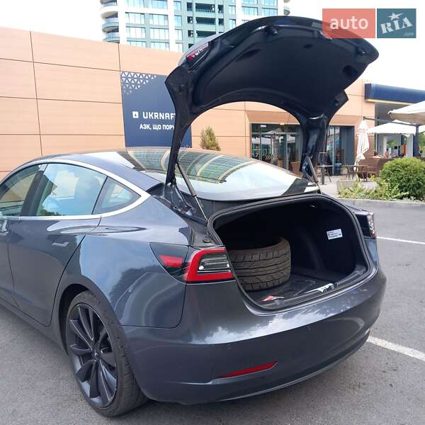 Седан Tesla Model 3 2019 в Дніпрі