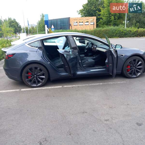 Седан Tesla Model 3 2019 в Дніпрі