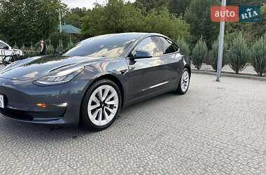 Седан Tesla Model 3 2020 в 