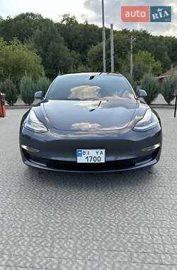 Седан Tesla Model 3 2020 в 