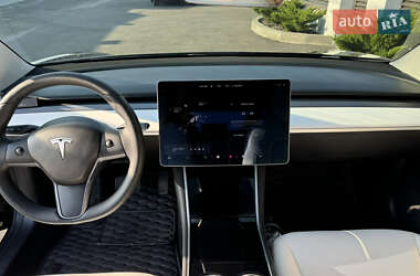 Седан Tesla Model 3 2019 в Дніпрі