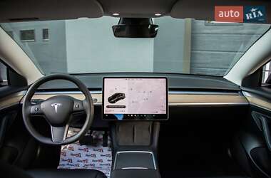 Седан Tesla Model 3 2021 в Києві