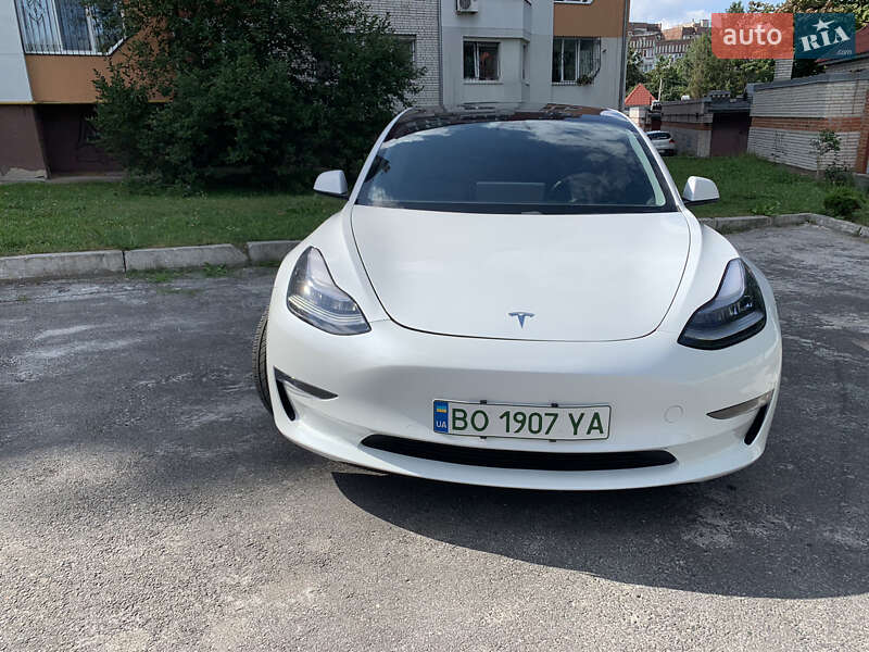 Седан Tesla Model 3 2020 в Тернополе