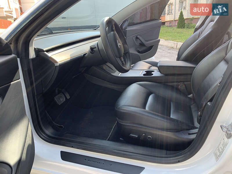 Седан Tesla Model 3 2020 в Тернополе