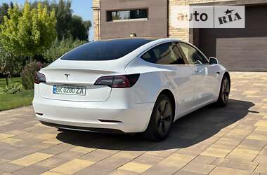 Седан Tesla Model 3 2019 в Рівному