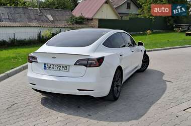 Седан Tesla Model 3 2019 в Шумську