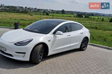 Седан Tesla Model 3 2019 в Шумську