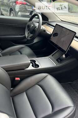 Седан Tesla Model 3 2021 в 