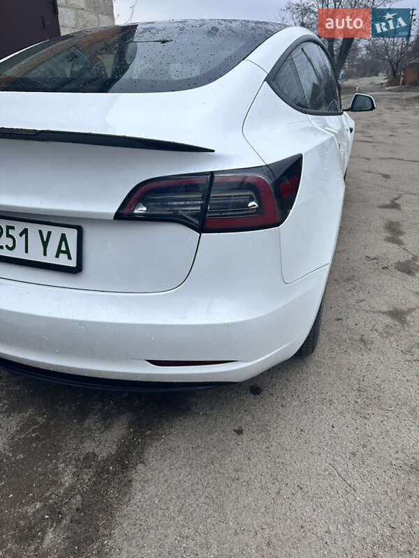 Седан Tesla Model 3 2022 в Днепре