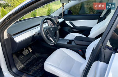 Седан Tesla Model 3 2020 в Самборе