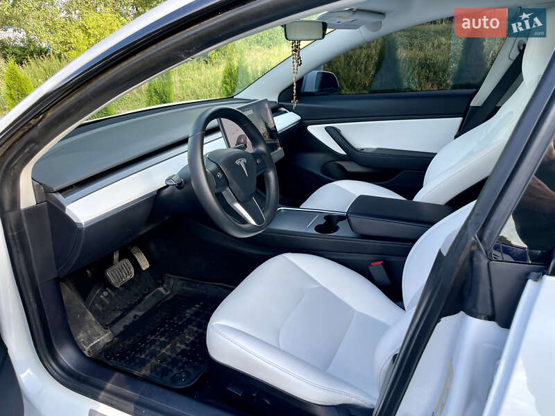 Седан Tesla Model 3 2020 в Самборе