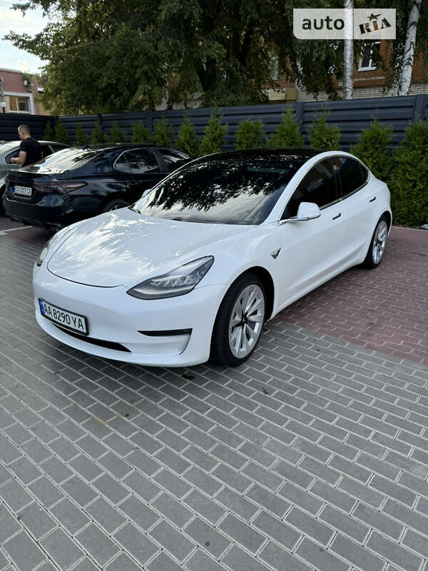 Седан Tesla Model 3 2018 в Черкасах