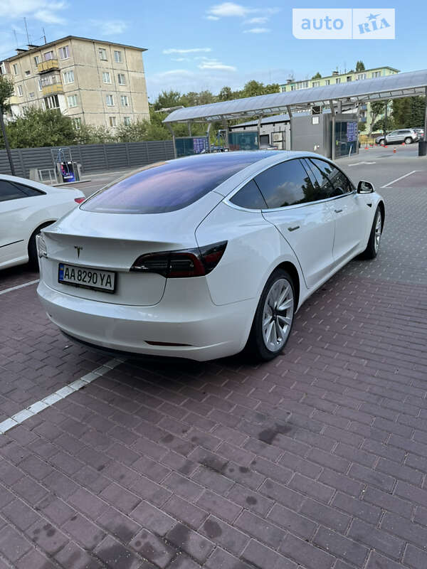 Седан Tesla Model 3 2018 в Черкасах