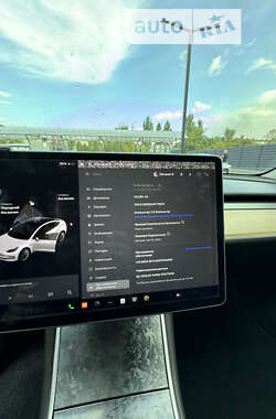 Седан Tesla Model 3 2018 в Черкассах