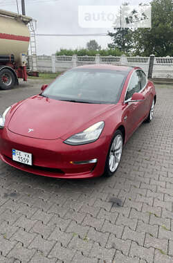 Седан Tesla Model 3 2018 в Чернівцях