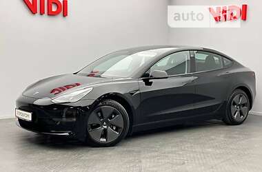 Седан Tesla Model 3 2021 в Киеве