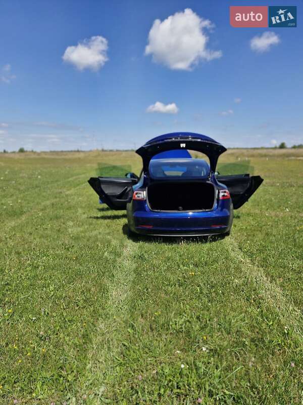 Седан Tesla Model 3 2022 в Миколаєві