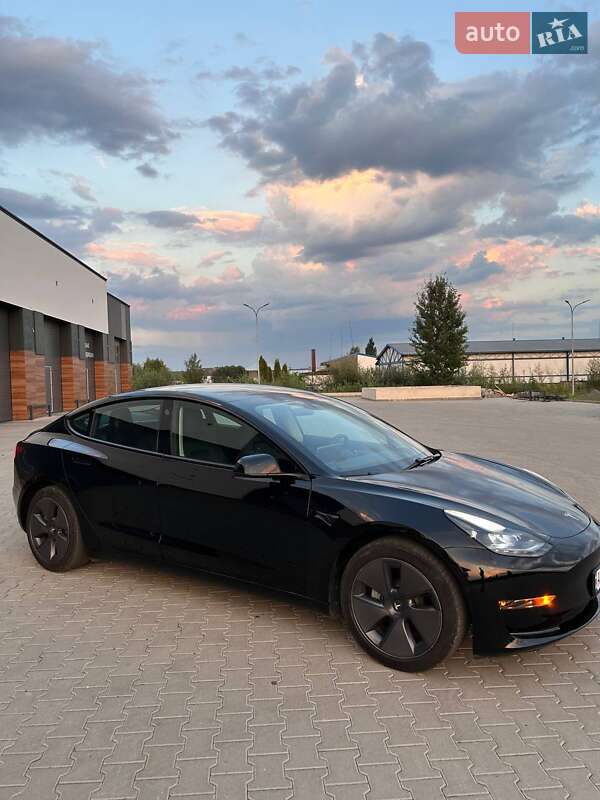 Седан Tesla Model 3 2021 в Львове