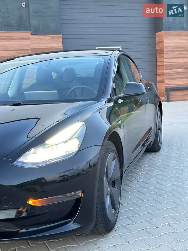 Седан Tesla Model 3 2021 в Львове