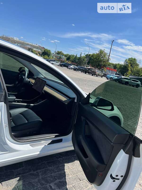 Седан Tesla Model 3 2021 в Харкові