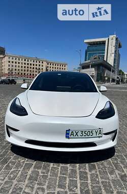 Седан Tesla Model 3 2021 в 