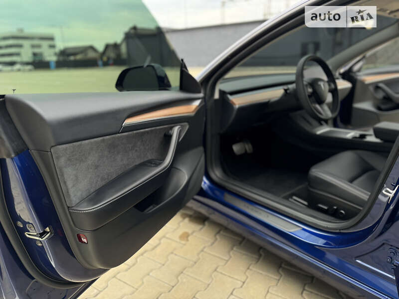 Седан Tesla Model 3 2023 в Ивано-Франковске
