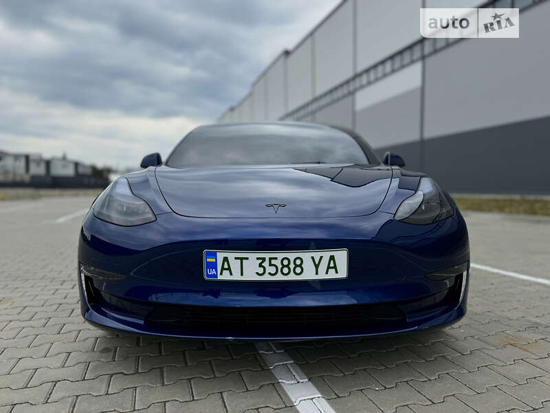 Седан Tesla Model 3 2023 в Ивано-Франковске