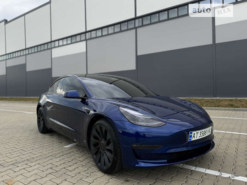 Седан Tesla Model 3 2023 в Ивано-Франковске