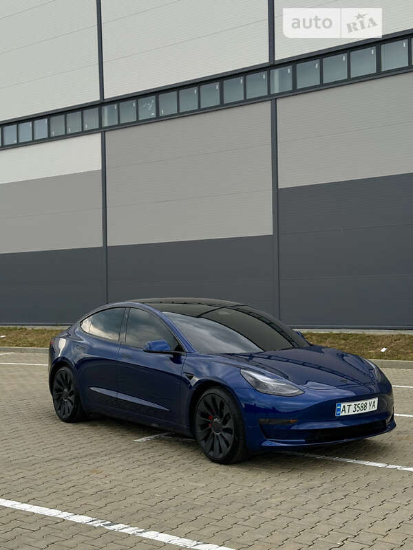 Седан Tesla Model 3 2023 в Ивано-Франковске