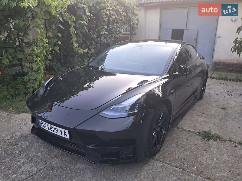 Седан Tesla Model 3 2021 в 